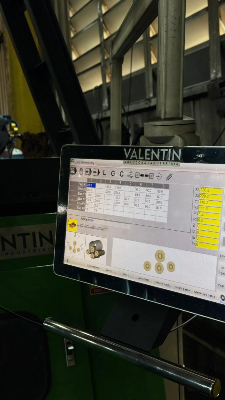 Calandra CNC W12-8x2000 — vista lateral